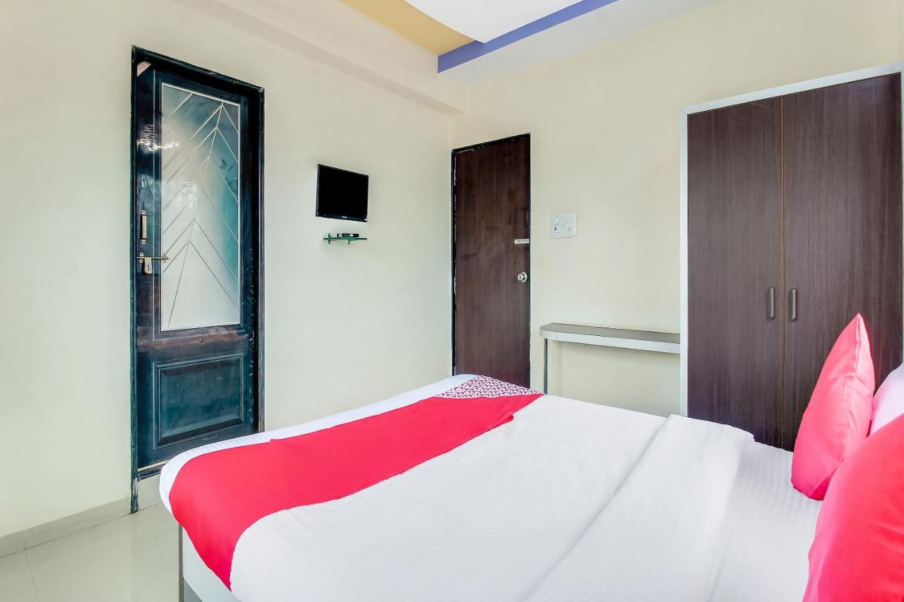 โอโย 48365 โฮเต็ล ศิวะ คาสเซิล แอนด์ เรซิเดนซี Hotel Chalisgaon ภายนอก รูปภาพ