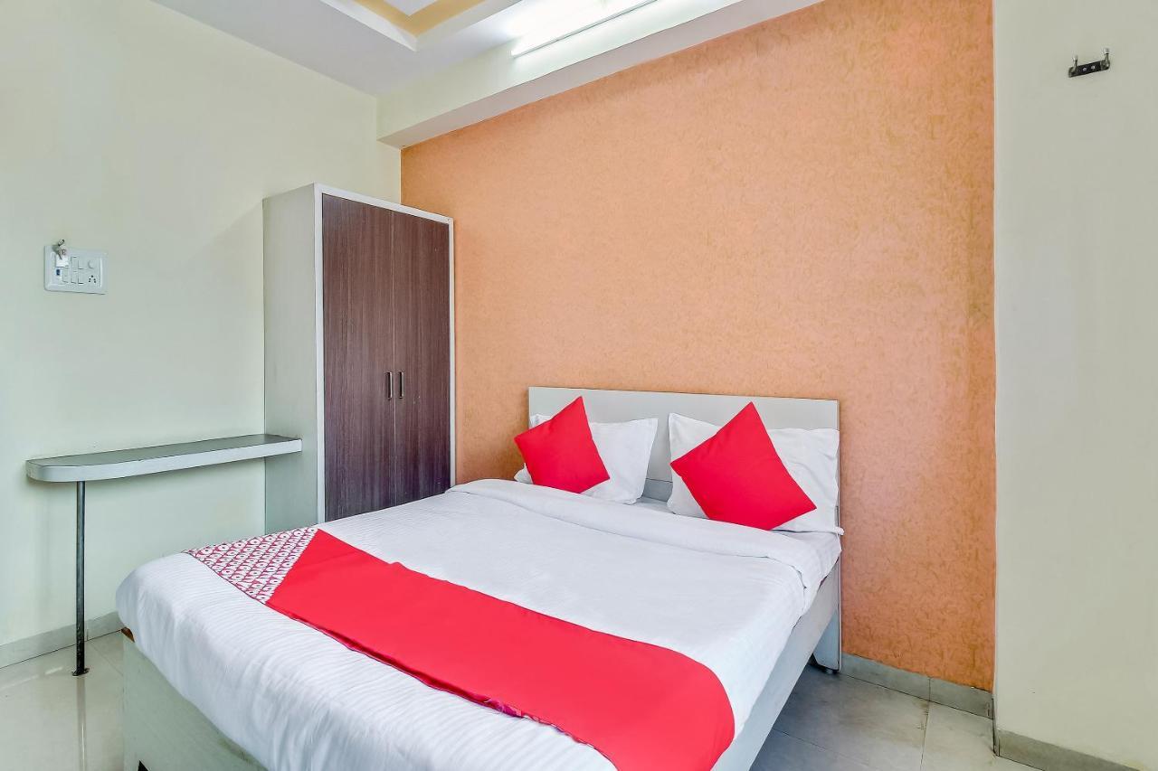 โอโย 48365 โฮเต็ล ศิวะ คาสเซิล แอนด์ เรซิเดนซี Hotel Chalisgaon ภายนอก รูปภาพ